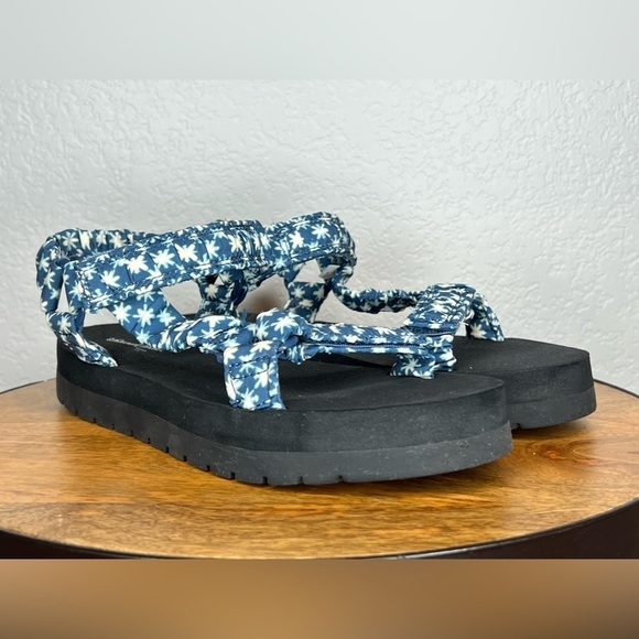 Universal Thread Shoes - 365. Universal Thread Shoes Women's Floris Platform Sport Sandals 8